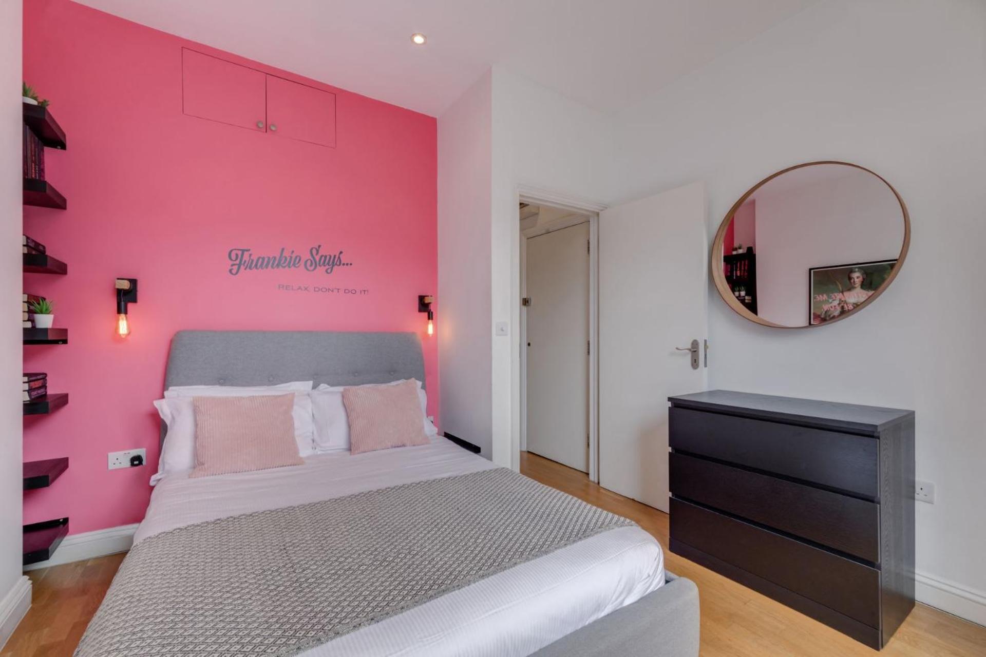 The Lipstick Palace - Fitzrovia - By Frankie Says 런던 외부 사진