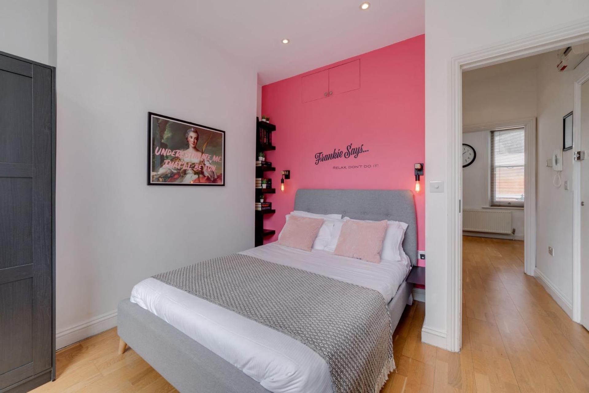 The Lipstick Palace - Fitzrovia - By Frankie Says 런던 외부 사진